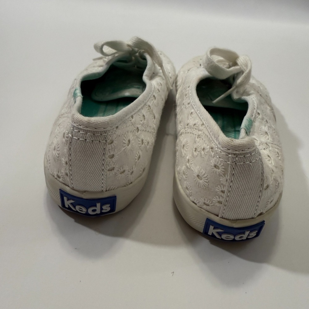 Keds White Lace Up Eyelit Embroidered Flower Sneaker WF49836M Sz 6 / 36 - Picture 5 of 12